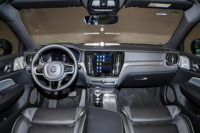 开完了沃尔沃V60，再开奥迪S4 Avant，才发现一个吹牛，一个真牛