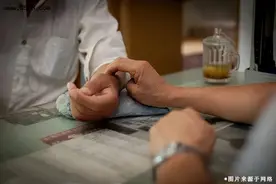 河北有一奇人，祖传9代中医，通过把脉能了解人体“前世今生”？图片