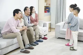 没有儿子的家庭，女儿嫁人了，父母怎么办？图片