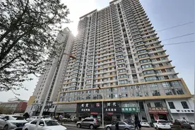 开挖机砸断承重墙致1.6亿损失，野蛮装修谁之过？图片