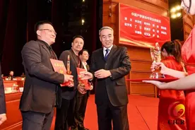 全国仅10人！最近，华大基因CEO尹烨荣获一项领域“最高荣誉”！图片