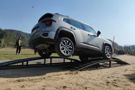 比普通SUV强在哪里？ 哈弗二代大狗越野实力测试图片