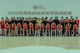 中国男篮又涌现名宿之子！巩晓彬儿子13岁1米97，有望超越他父亲图片