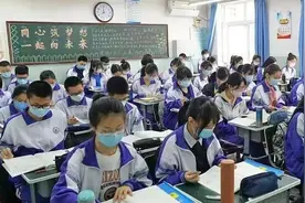 没钱上学？一定不要放弃读书，你只管拿着录取通知书到学校报到！图片