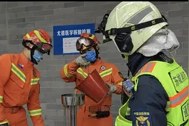 汽车加油后突发漏油 蓝朋友出手处置化危机图片