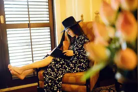 杨钰莹，与赖文峰分手26年，他出狱结婚生子，她52岁单身无孩图片