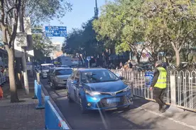停车排队从1小时到10分钟，北大人民医院周边交通治理成效显著图片