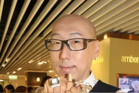 港星张学润自杀，家属不满有艺人拍痛哭视频蹭热度，矛头直指肥妈图片