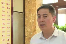 1991年，山东小伙捡破烂为生，意外发现酒瓶中的商机，年入1.6亿图片