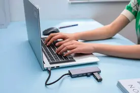 小白必看！一文打尽：上百款扩展坞怎么选？3分钟搞定图片