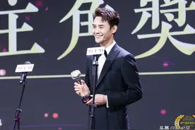 事实证明，“消失”的王凯，已经走上了另一条人生大道图片