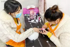 广西教美甲：光疗延长甲教程图片