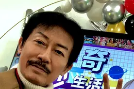 8位内地带货的过气港星，有人70岁熬夜直播，有人8小时仅赚200元图片