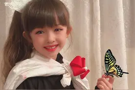 当鬼灭游郭篇被小朋友还原，伊之助一模一样，炭治郎过分可爱图片