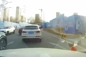 合流车道交通事故认定引争议，青岛交警：正了解事故情况图片