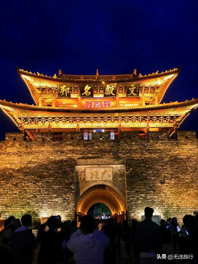 大理古城：推荐四街三美食，夜游最适宜！（附美图）