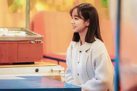 闺蜜每天来给我儿子补课，有次她弯腰系鞋带后，我决定和她绝交图片