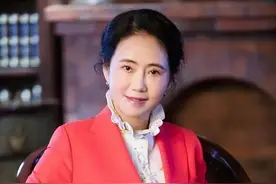 江苏女首富白手起家年赚8亿，身价超董明珠2倍，被誉“车灯女王”图片