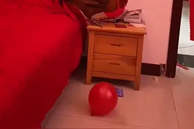 女子新婚夜发现婚房竟有两只活鸡，当事人：第一次听说这种习俗，鸡拉了一地屎，凌晨四五点就开始打鸣图片