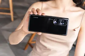 荣耀70和vivo S15大杯对比：价格和配置接近，哪一款更香？图片