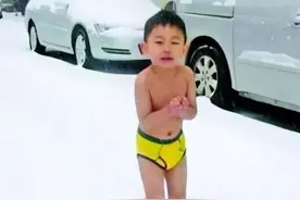 曾被父亲逼裸雪地跑步的4岁男孩，11年过去了，现在竟成了这样图片