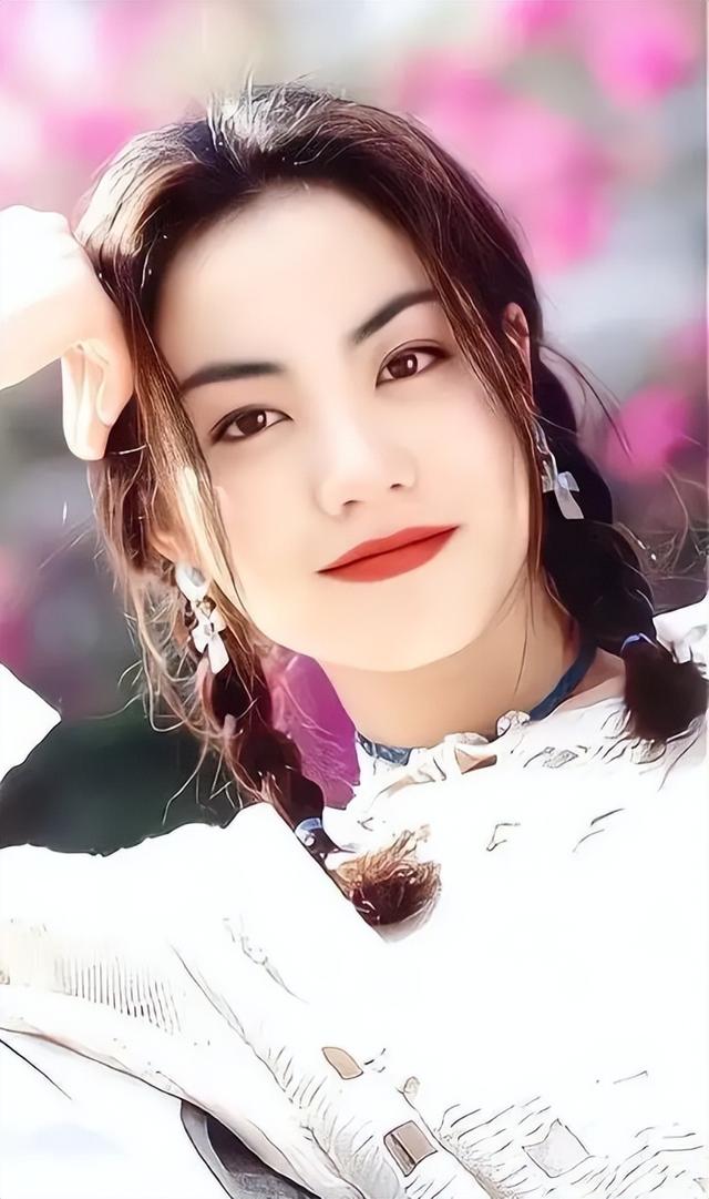 王菲：两婚两离，53岁和谢霆锋只恋爱不结婚，今两个女儿成她烦恼