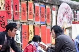 太独特！越南废除汉字75年，过年春联全新风格，惊喜拉丁文！图片