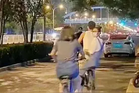 路人声称夜跑偶遇井柏然刘雯，猜测两人在一起，网友挖出更多巧合图片