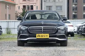 2023款奔驰E级上市，搭载2.0T+9AT，前后多连杆独悬设计图片