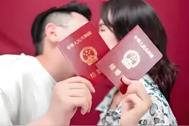 太讽刺了！为什么大龄剩女看不上的男人，年轻女孩却愿意嫁？图片