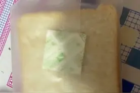 网友买16片面包收到8片，商家：按克卖的一袋一整片掰开就是两片，当事人：为啥不掰开再装袋图片