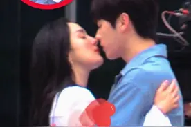 杨幂许凯当街热吻相拥！现场气氛暧昧显甜蜜，相差九岁演情侣图片
