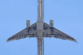 造飞机为何要用铆钉？焊接不是更加平滑，铆钉影响风阻吗？图片