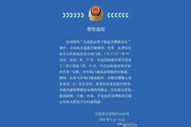 光头黑衣男子收费并驱赶卖樱桃大娘后续来了，公安机关介入调查图片