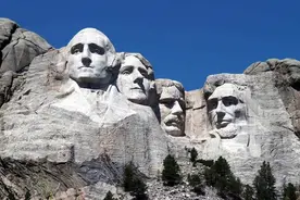 总统山雕塑的4位美国总统都有谁？后任总统怎么才能上总统山？图片