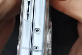 vivo折叠屏手机因铰链松动异响饱受诟病，有用户吐槽“像地摊山寨机”图片