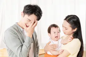 新生儿刚出生不用喂，自带三天“口粮”？小心影响孩子发育后悔图片