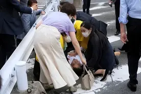 22个保镖拦不住，打死安倍的这把枪有多强，不瞄准也能打死人图片
