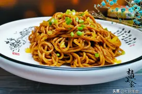 调芝麻酱，直接加水是大忌，3步调出细腻芝麻酱，拌面火锅都好用图片