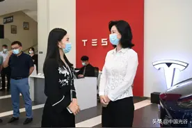 刘洁走访调研联系服务企业特斯拉武汉图片