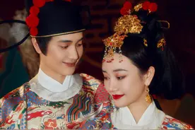 张檬带韩国老公回河南老家摆回门宴，二人身穿中式龙凤褂尽显恩爱图片