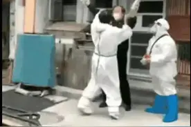 上海摔碎鸡蛋老人的行为 十小时前有人在头条发声 并澄清事情的经过图片