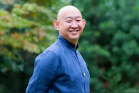 陈诚的孙子陈宇廷，放弃优越的生活，选择回大陆做慈善图片