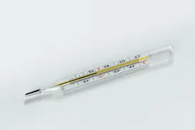 壹邦小知识：水银温度计怎么看度数 甩到哪里才能开始量体温图片