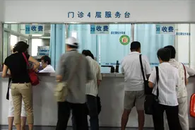 30岁女子半夜屁股痒，肛门竟爬出10多条虫子，医生一看：麻烦大了图片