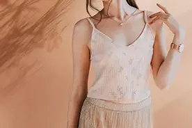 女生坚持白天不穿“内衣”，一年后，会收获哪些变化？图片