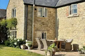 她的家，英国乡村350年历史的石头房，自然材料带来温馨朴素美感图片