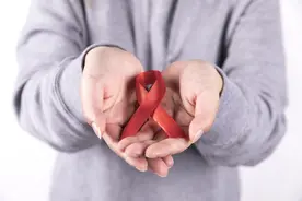 怀疑自己感染了艾滋病怎么办？HIV携带者和艾滋病人是一个概念吗？一文读懂图片