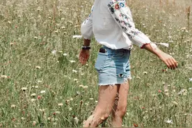 差8岁姐弟恋奔现后，男友处处防备我，还不主动，要继续吗？图片