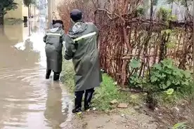 德州：大雨骤降，七旬老人房屋被淹......图片